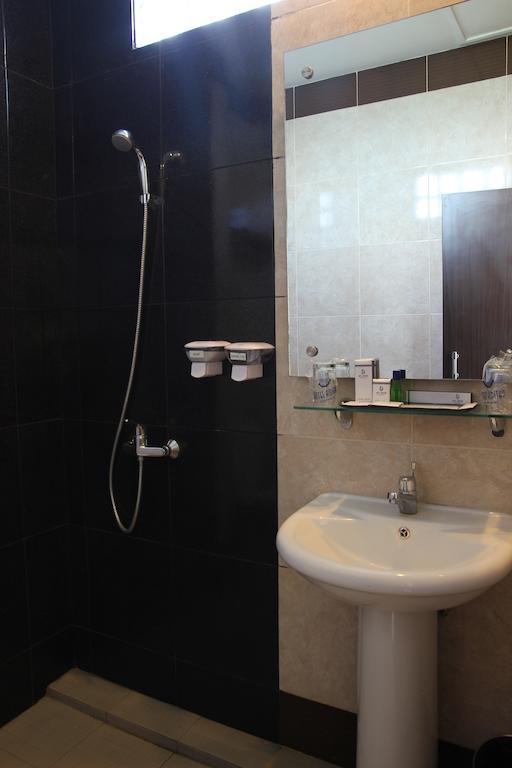 Hotel Roditha Banjarbaru Банджармасин Номер фото