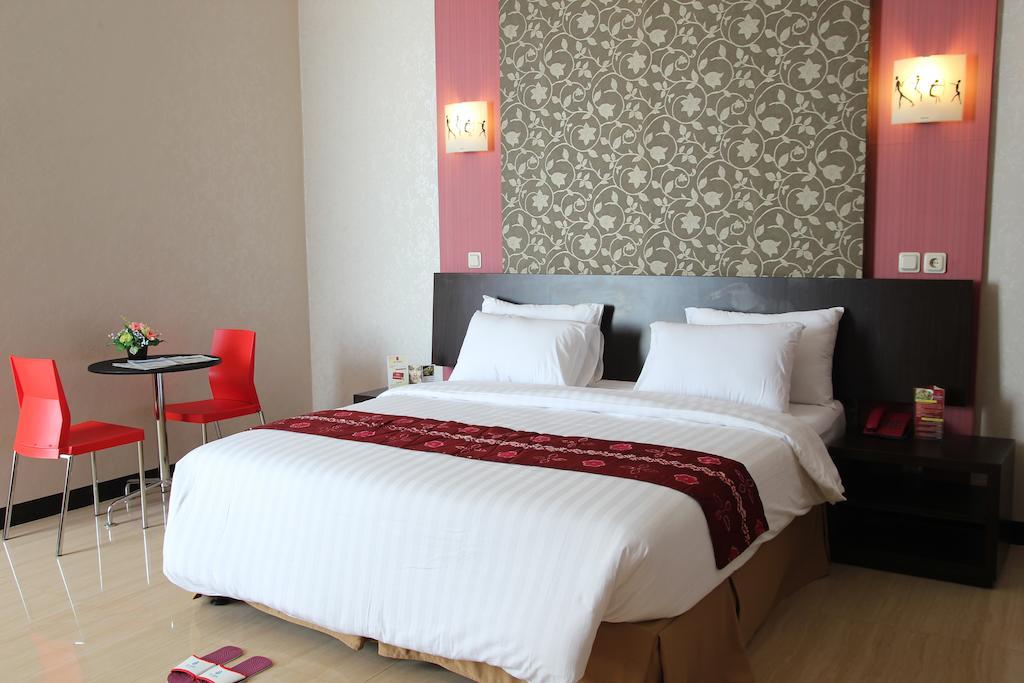 Hotel Roditha Banjarbaru Банджармасин Номер фото